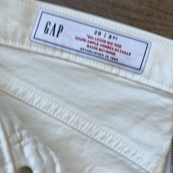 Gap white denim size 29/8 loose mid rise - Picture 2 of 6